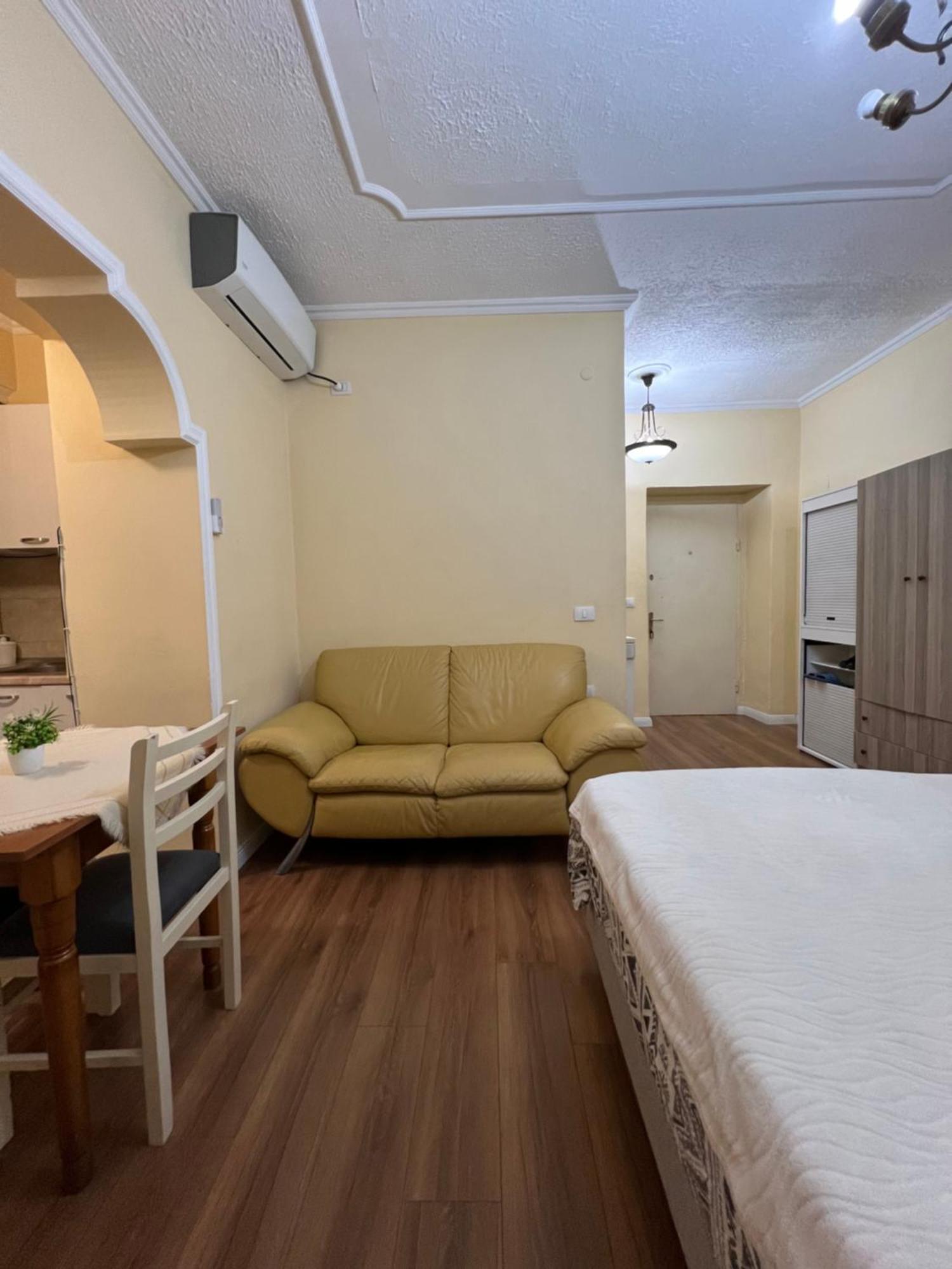 Alle'S M Shyri Studio Apartment Tirana Exterior photo