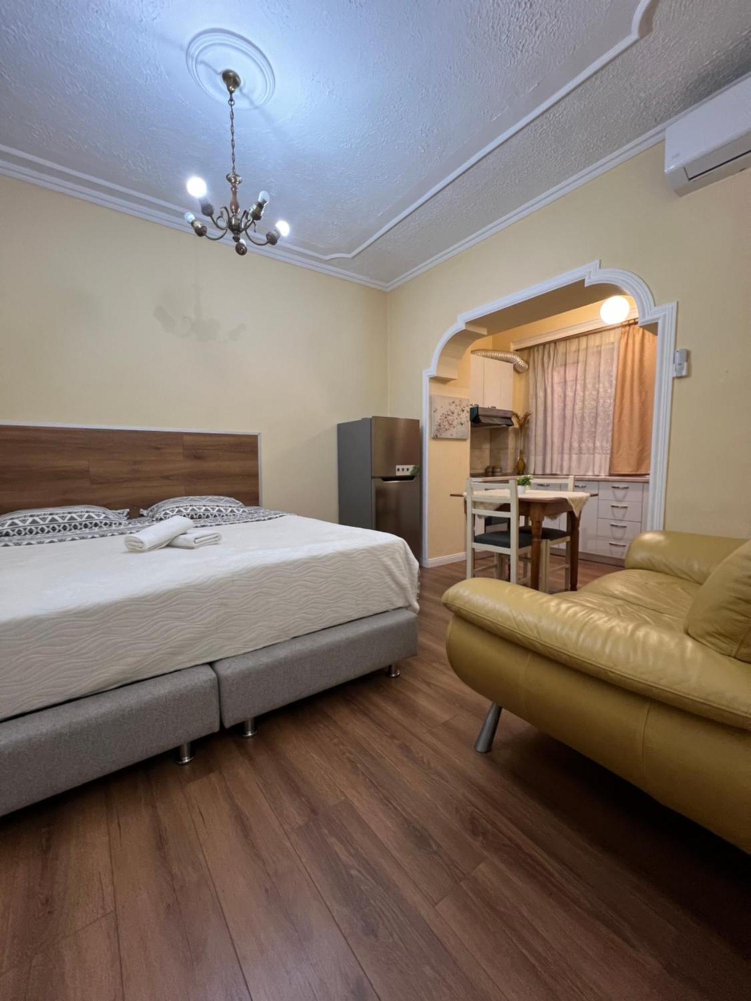 Alle'S M Shyri Studio Apartment Tirana Exterior photo